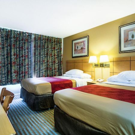 Econo Lodge Shorewood Quarto foto