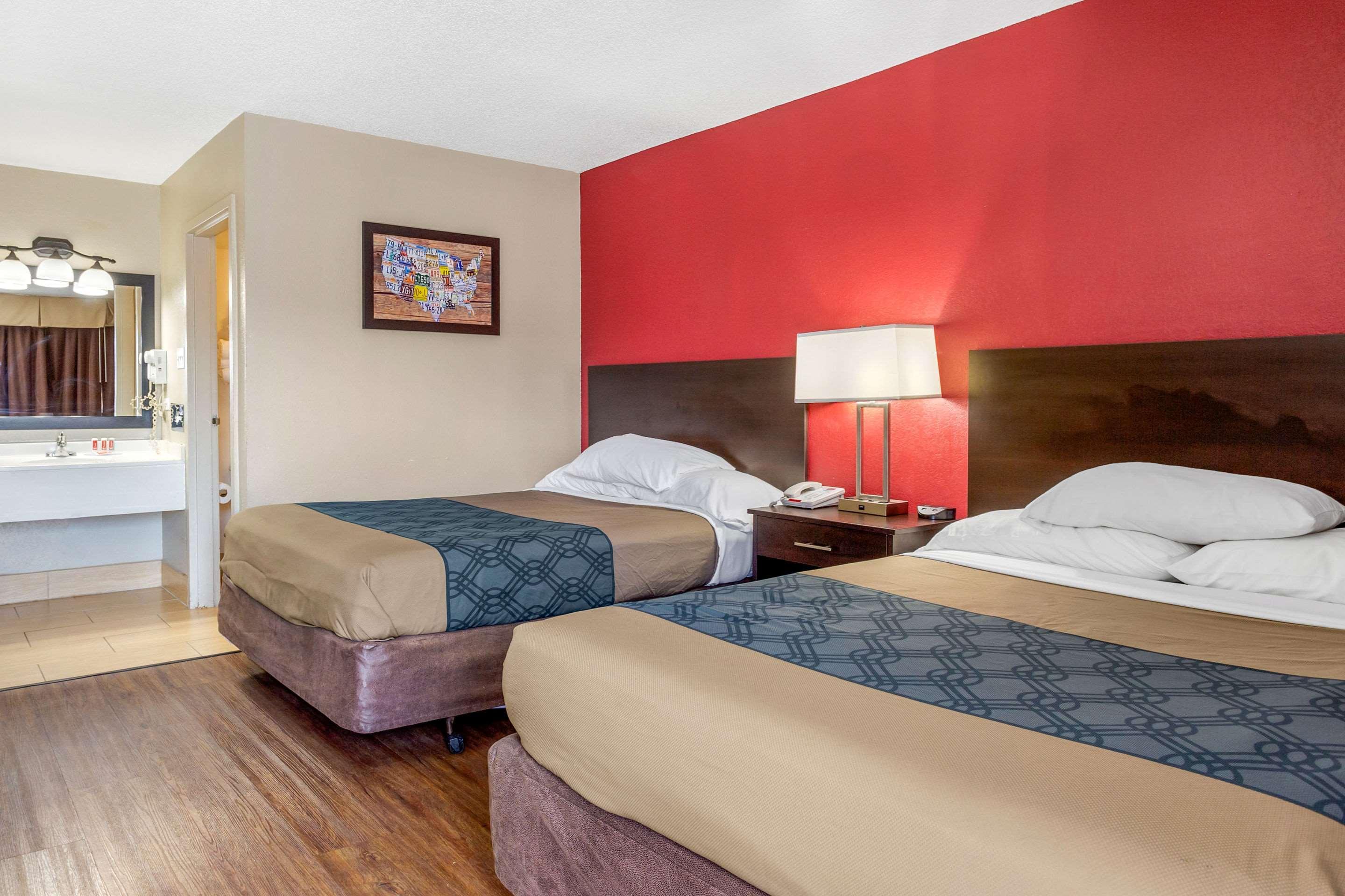 Econo Lodge Shorewood Exterior foto